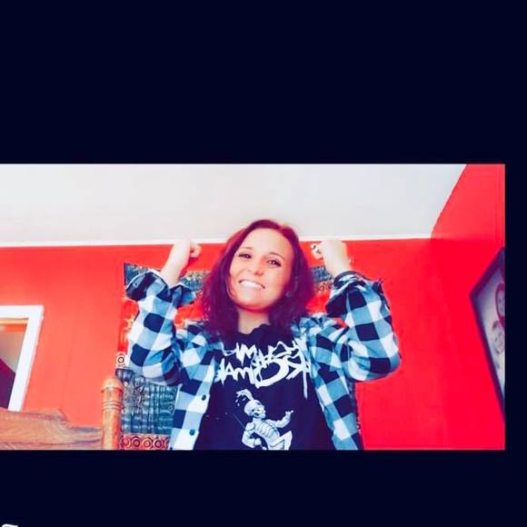 Meet the Posher Other - Meet your Posher, Holly